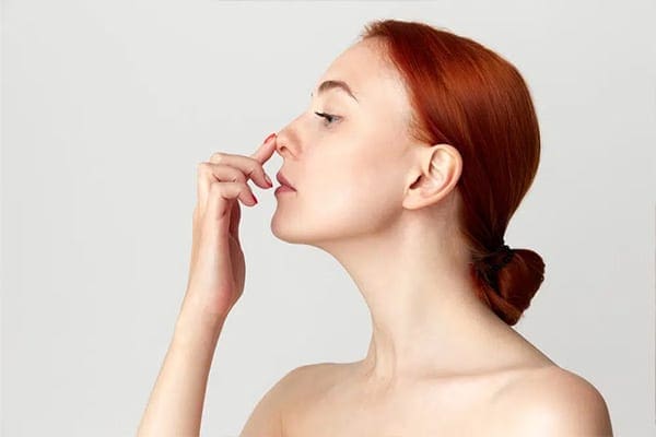 Quand peut-on toucher son nez après une rhinoplastie ?